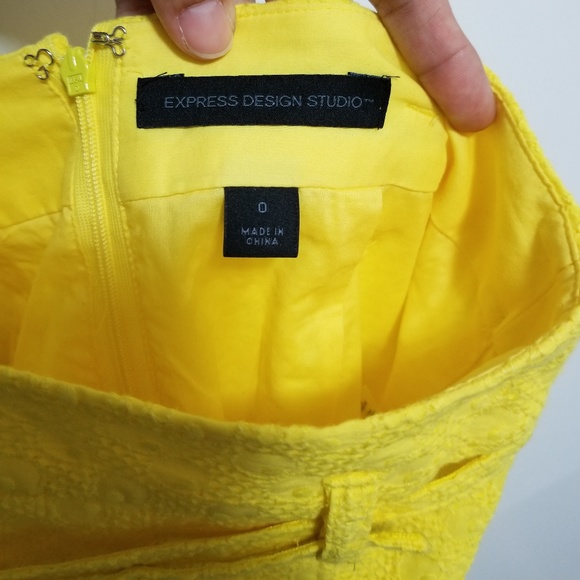 Express bright yellow textured skirt - Picture 2 of 5